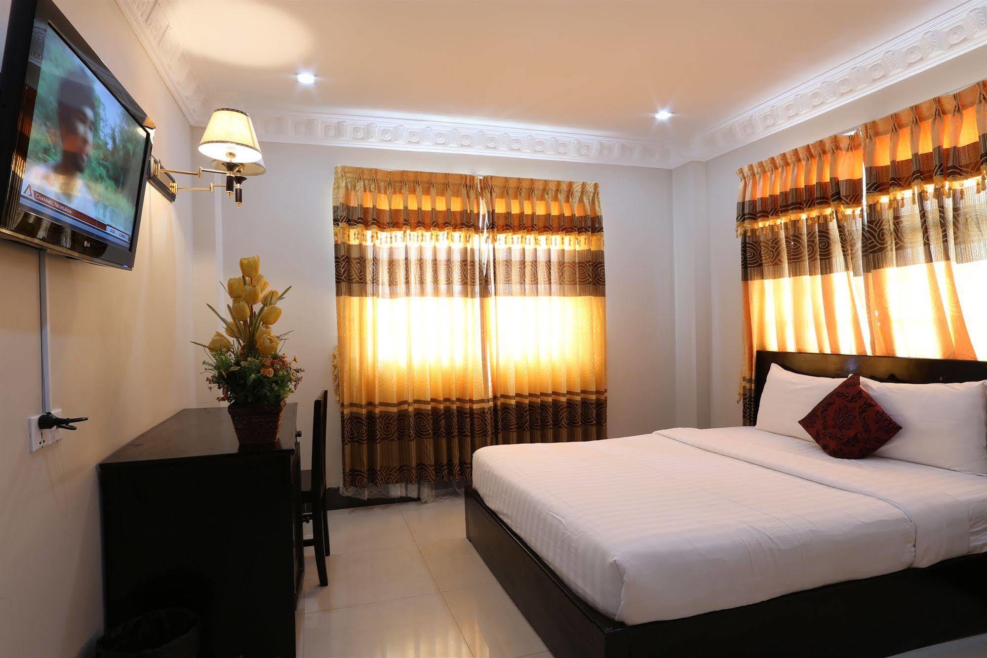 Number 9 Hotel Phnom Penh Exterior photo